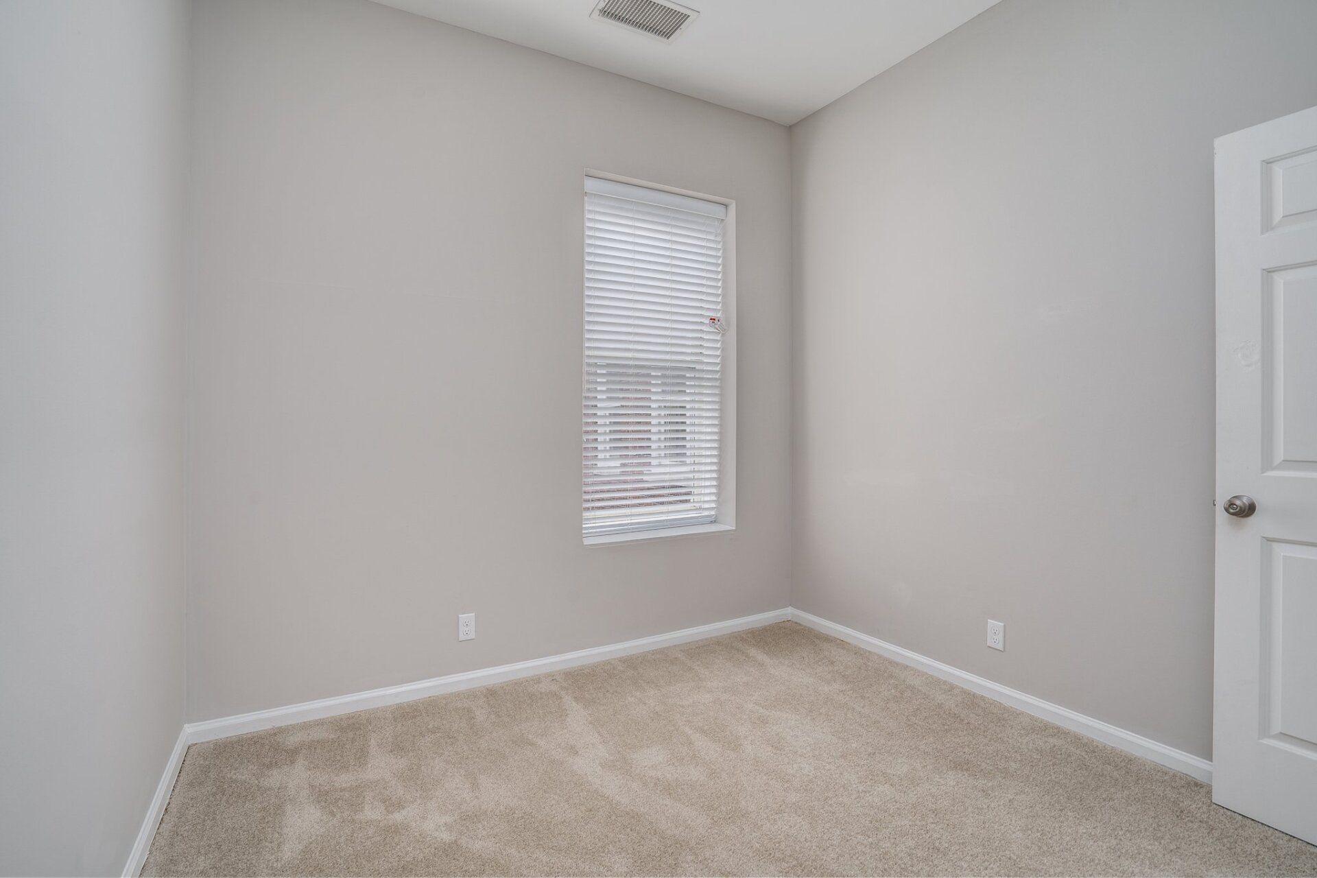 Historic Colonial Square Property Image