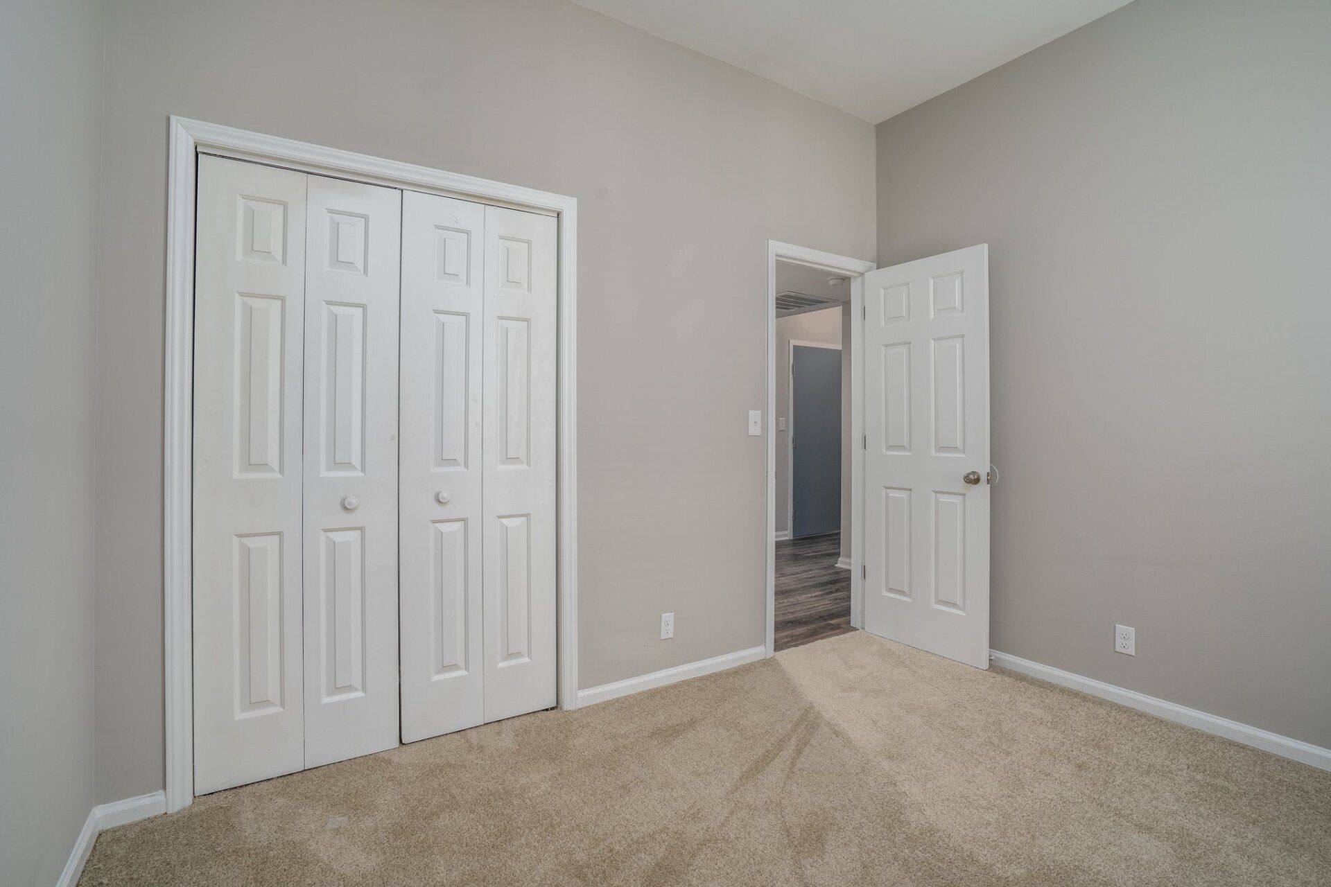 Historic Colonial Square Property Image