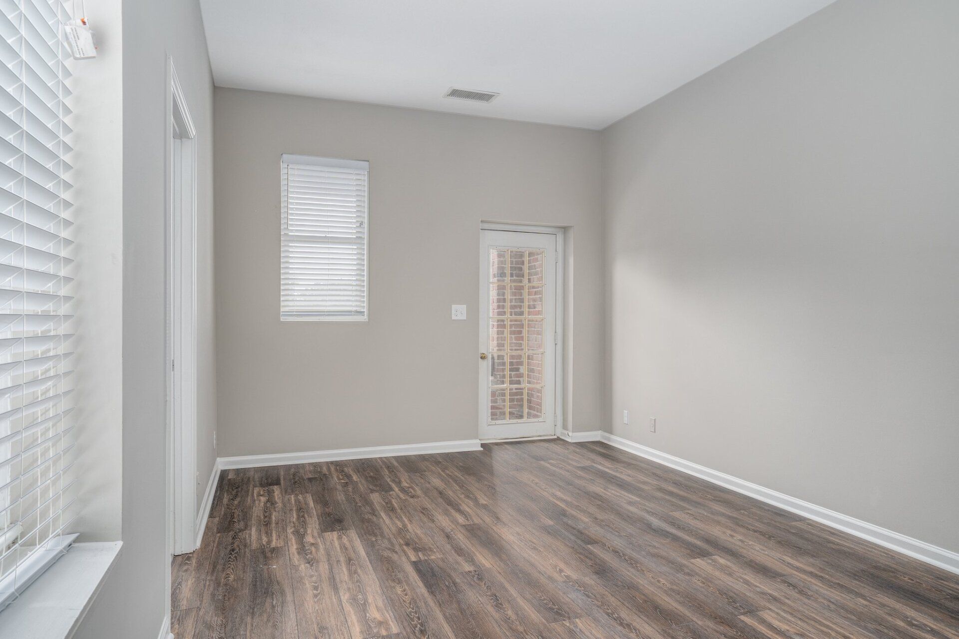 Historic Colonial Square Property Image