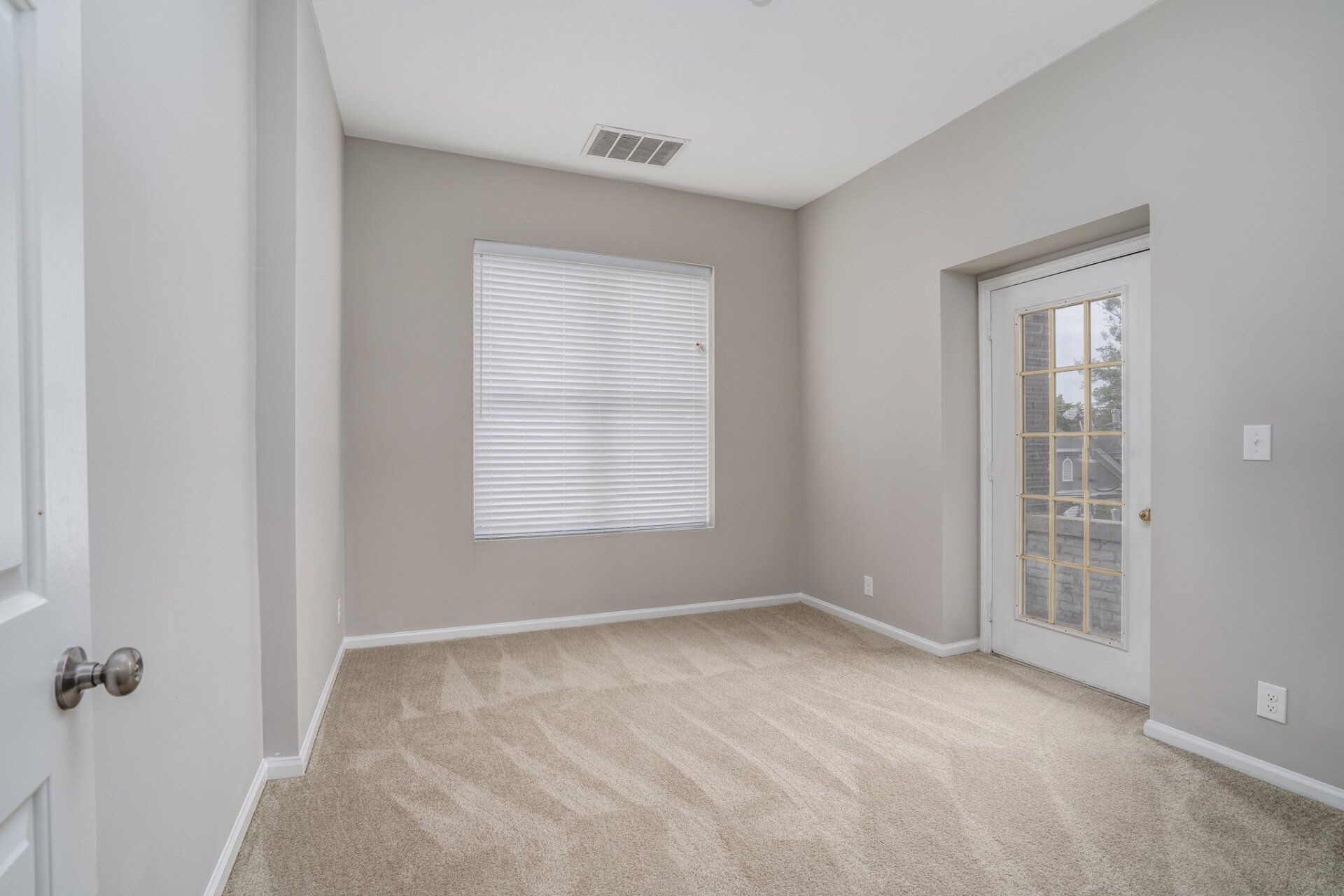 Historic Colonial Square Property Image