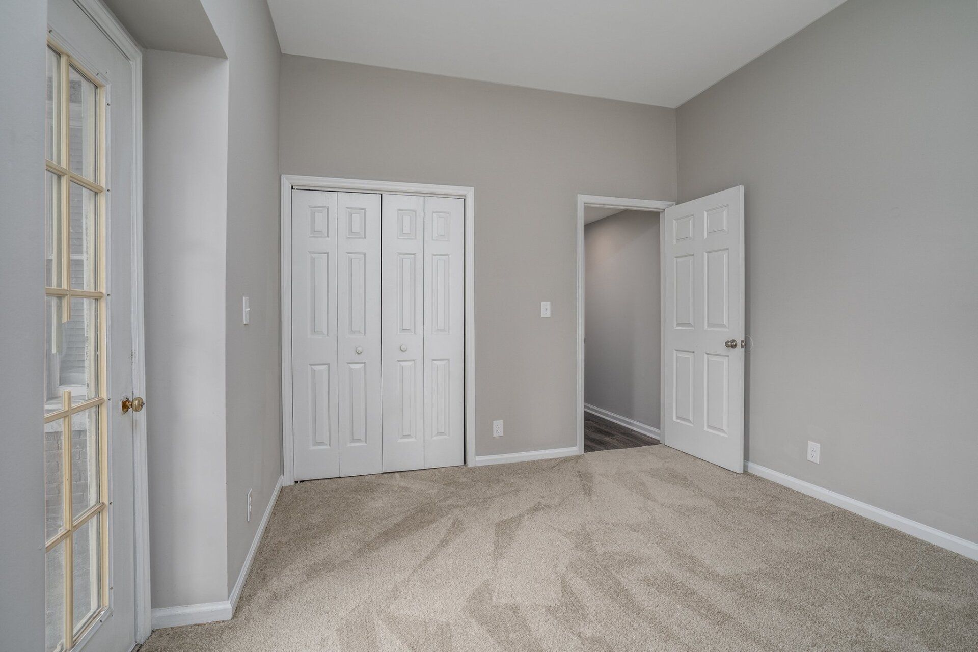 Historic Colonial Square Property Image