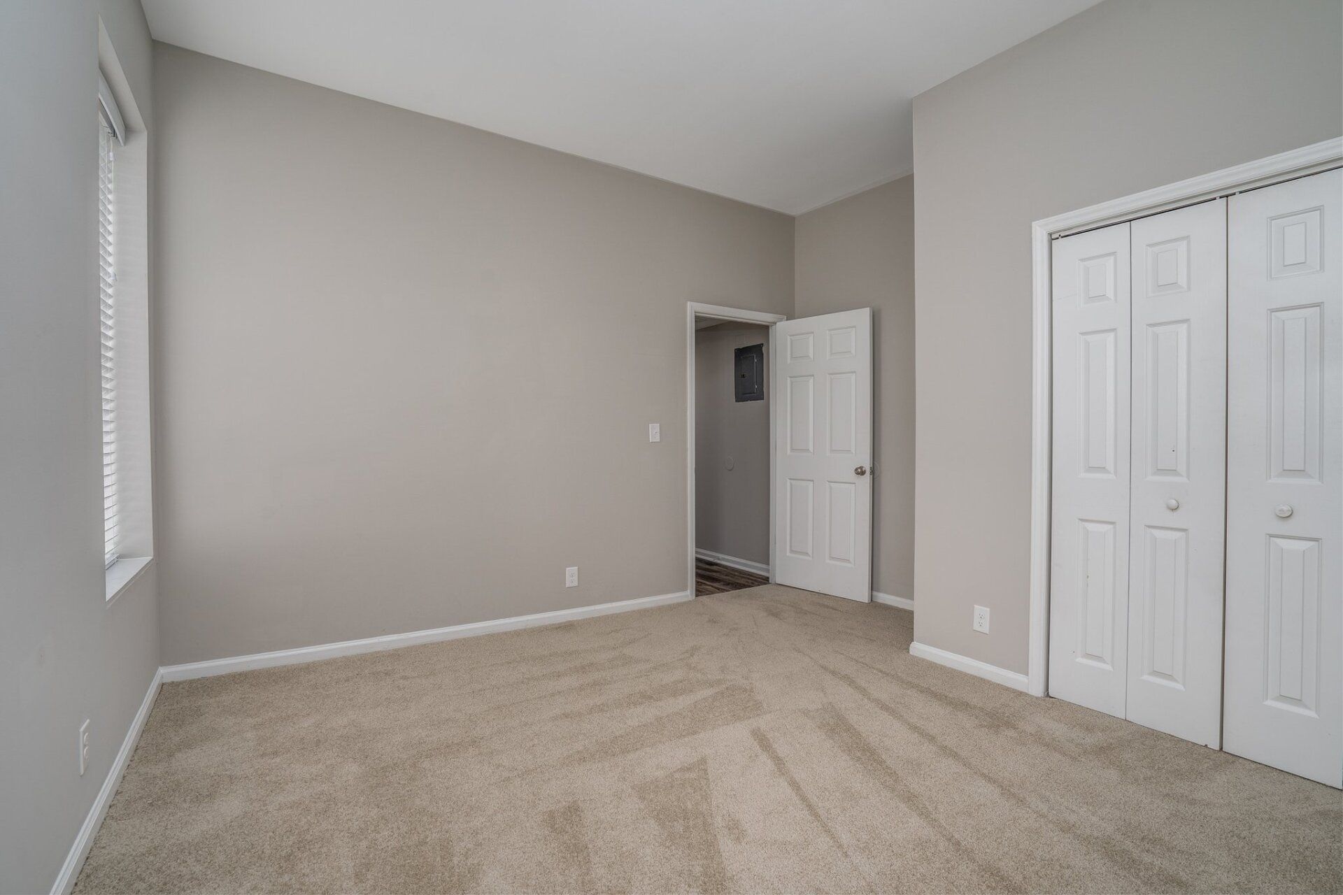 Historic Colonial Square Property Image