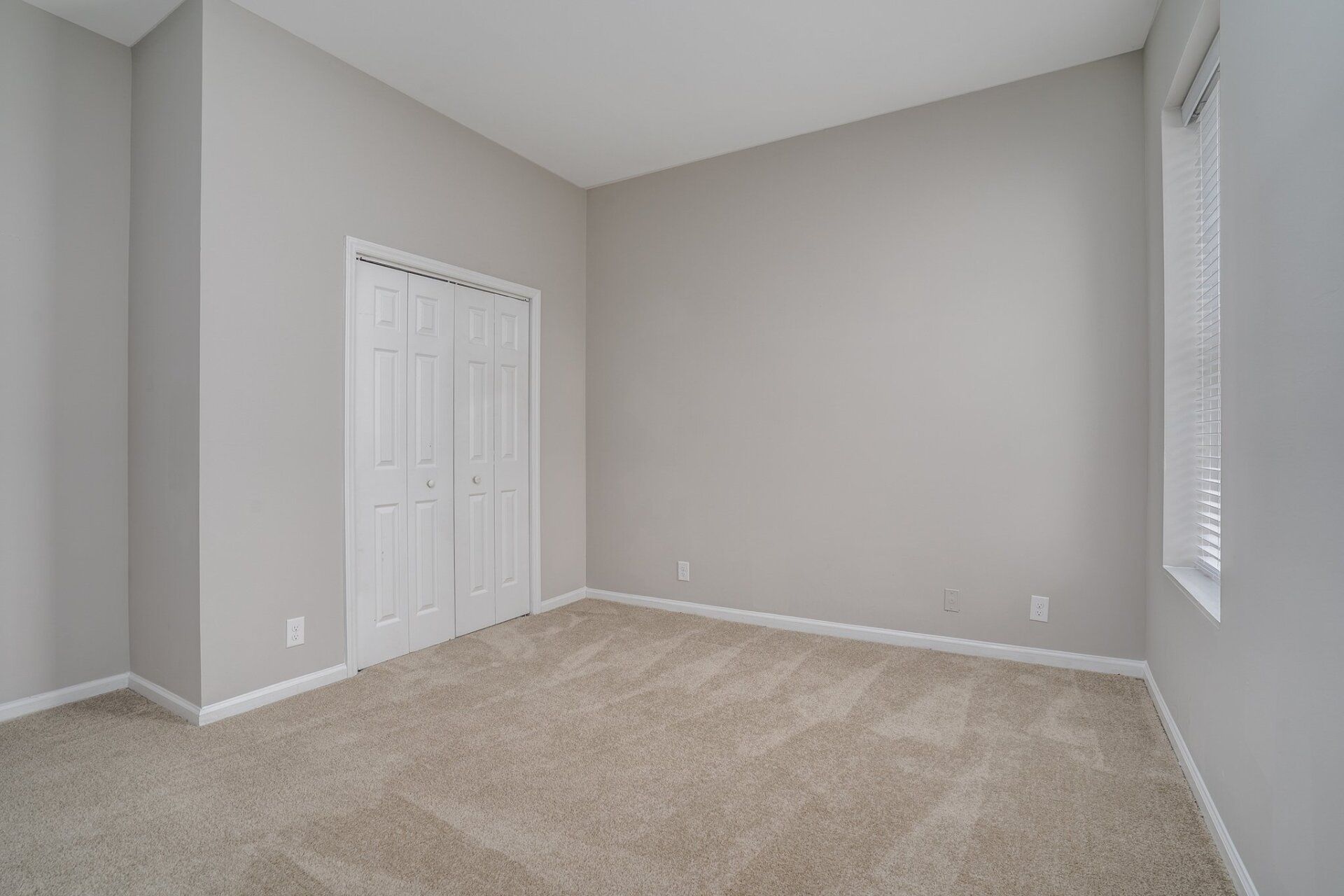 Historic Colonial Square Property Image