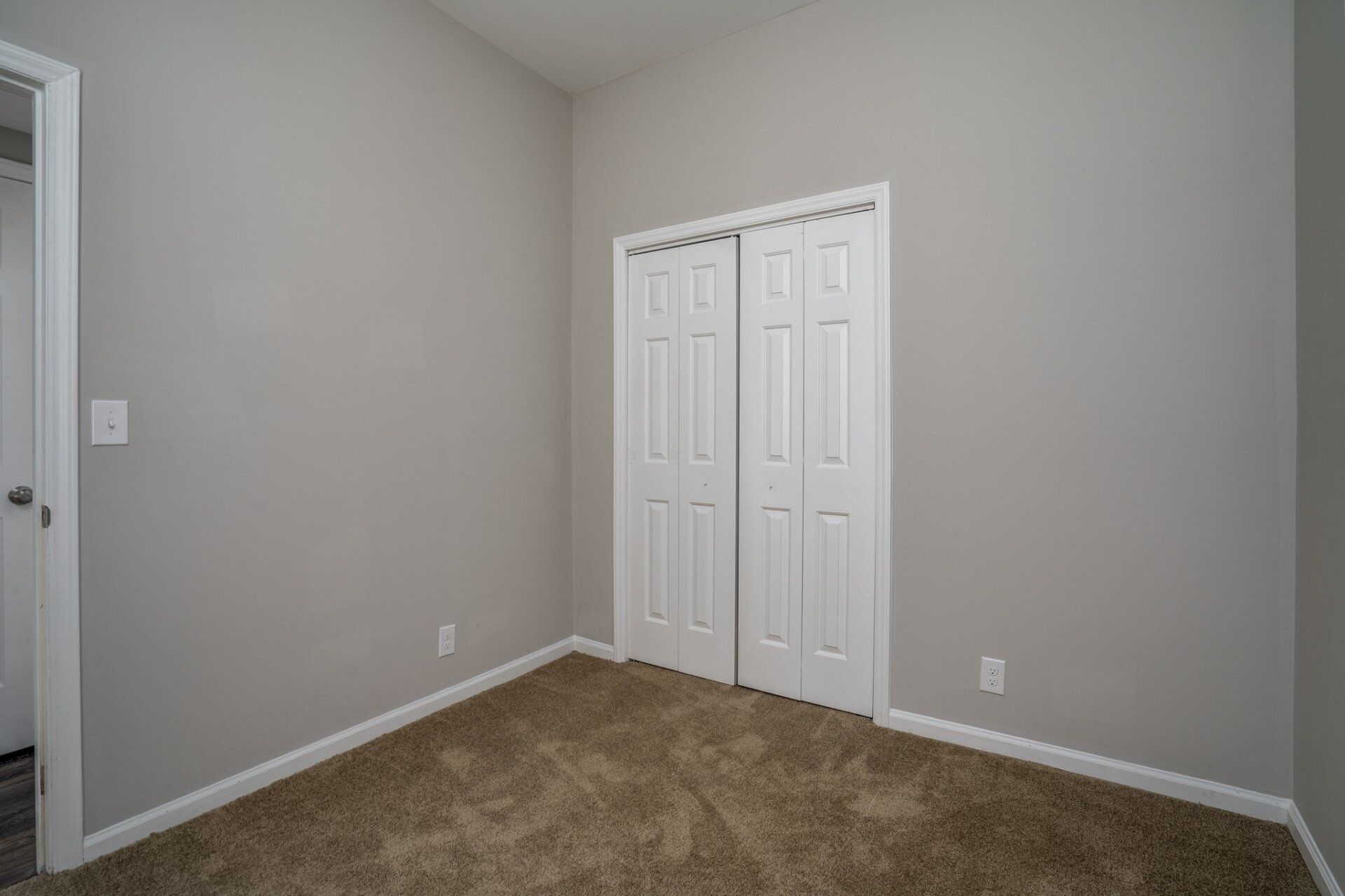 Historic Colonial Square Property Image