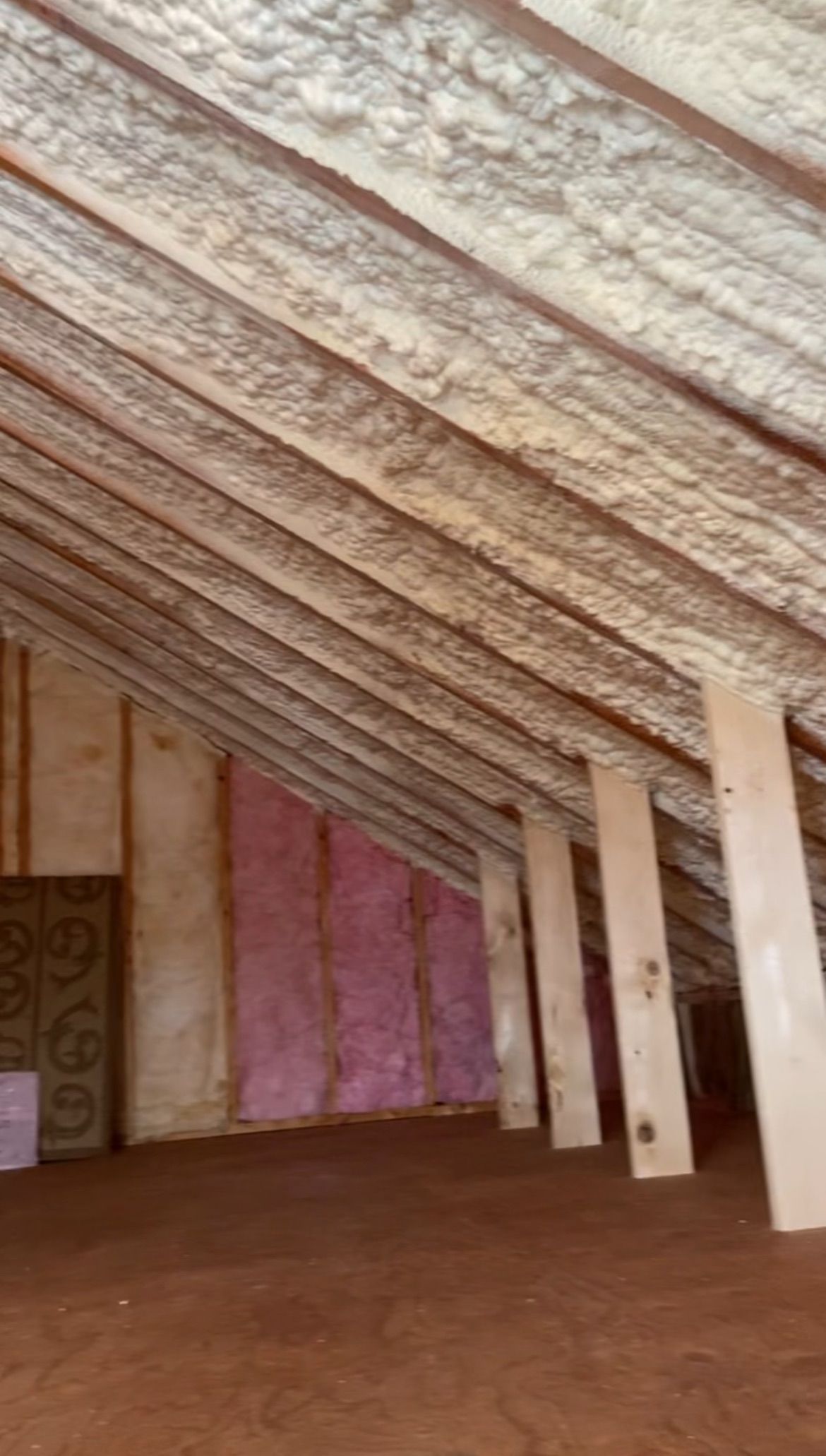 A room with open cell spray foam on the ceiling and walls.