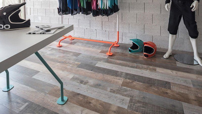 pavimentazione in laminato effetto legno riciclato