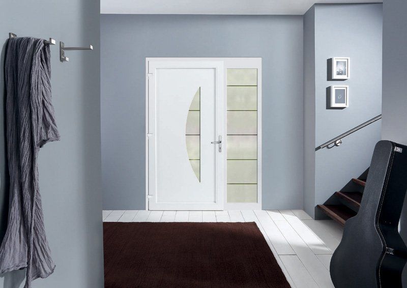 portone d'ingresso bianco