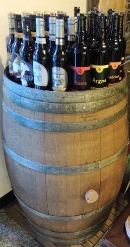 botte con bottiglie di birra artigianale