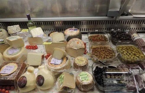 vendita di formaggi sardi