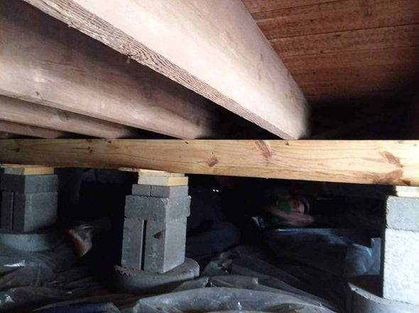 A wooden beam is sitting on top of a concrete block