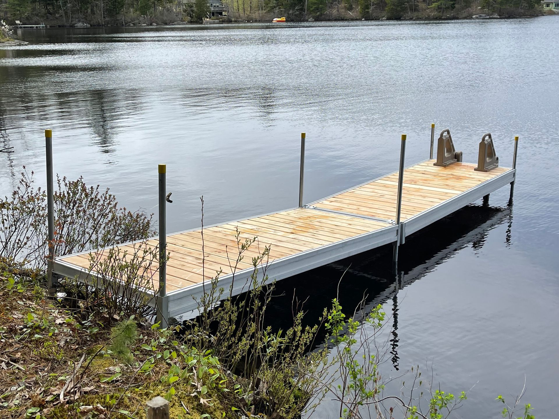 A dock is sitting in the middle of a lake.