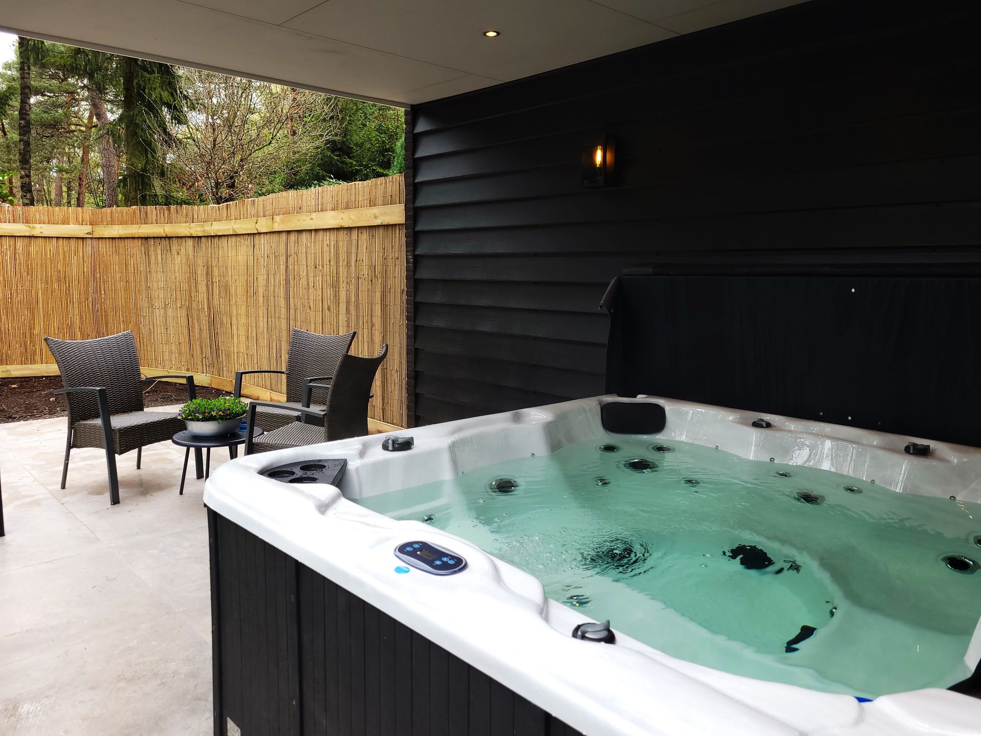 Jacuzzi | Tuin | Veranda