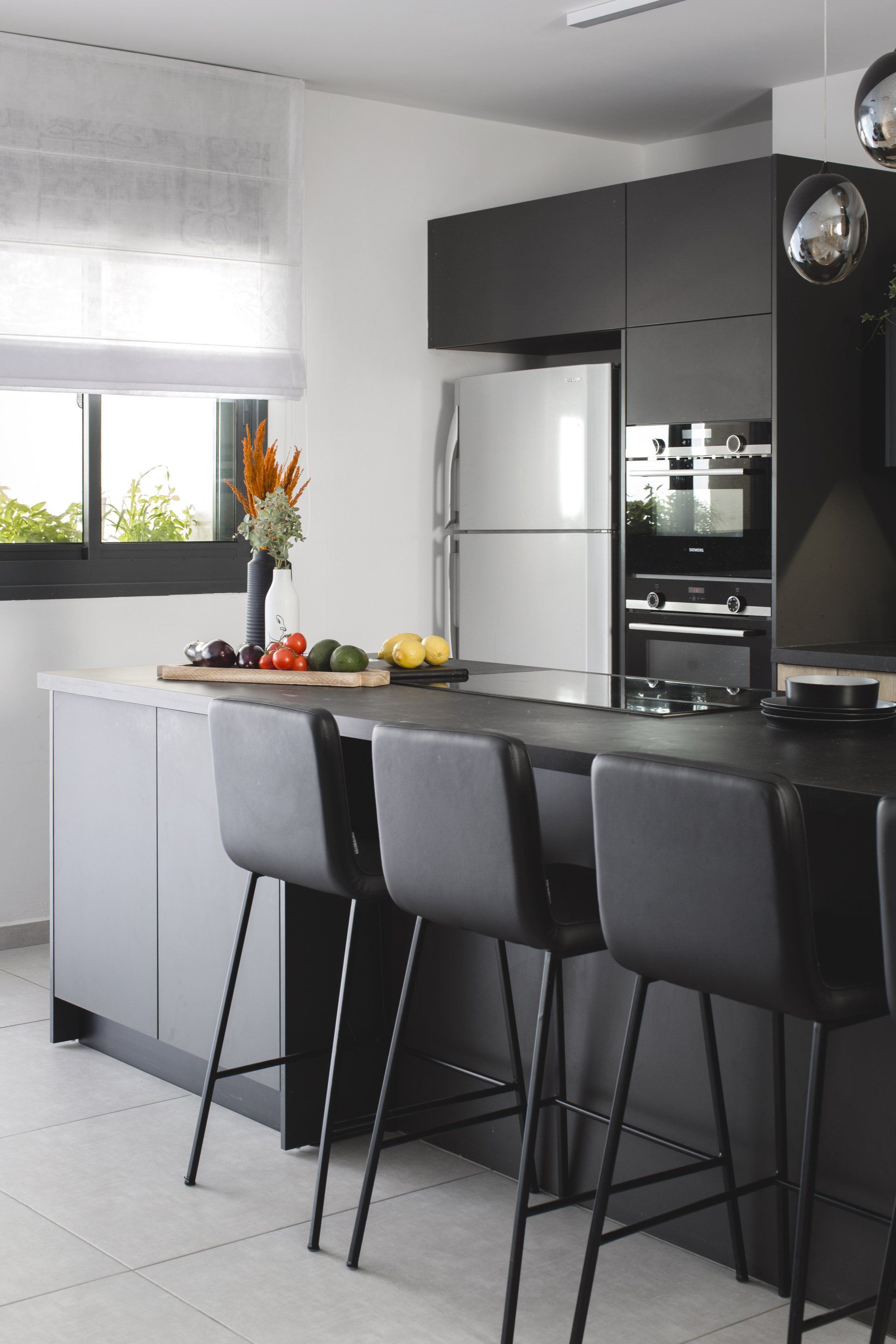 שחור-אפור וכל מה שבניהם