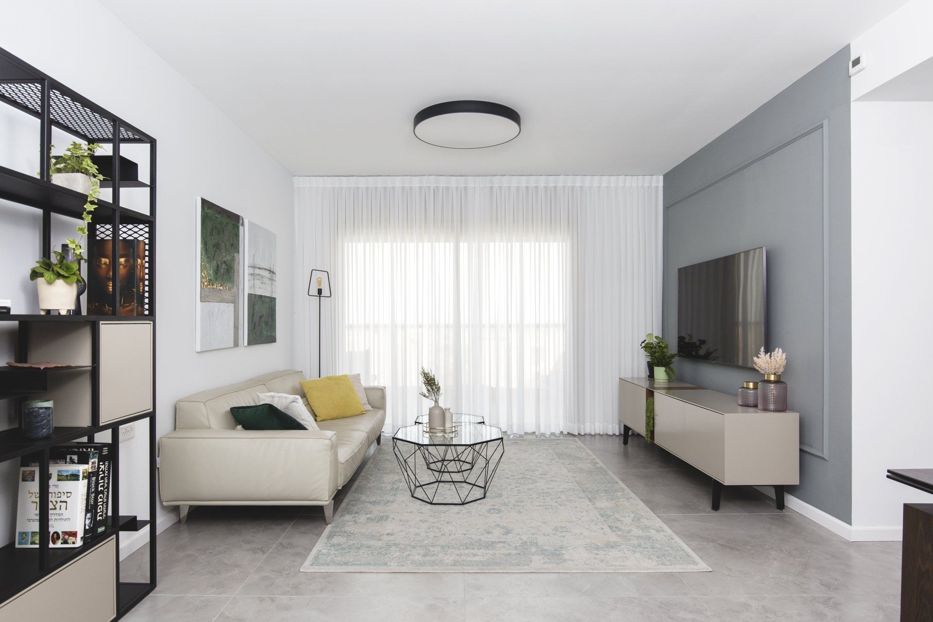 שיפוץ דירת קבלן, שיפוץ בית מלא. סלון, חדרי שינה, חדרי ילדים, חדרי הורים, אמבטיה ומקלחת. שילוב של רהיטים קיימים בעיצוב החדש שיפוץ קומפלט בעיצוב של מעצבת פנים ומלבישה בתים ג׳ני ויאליך jenyvstudio