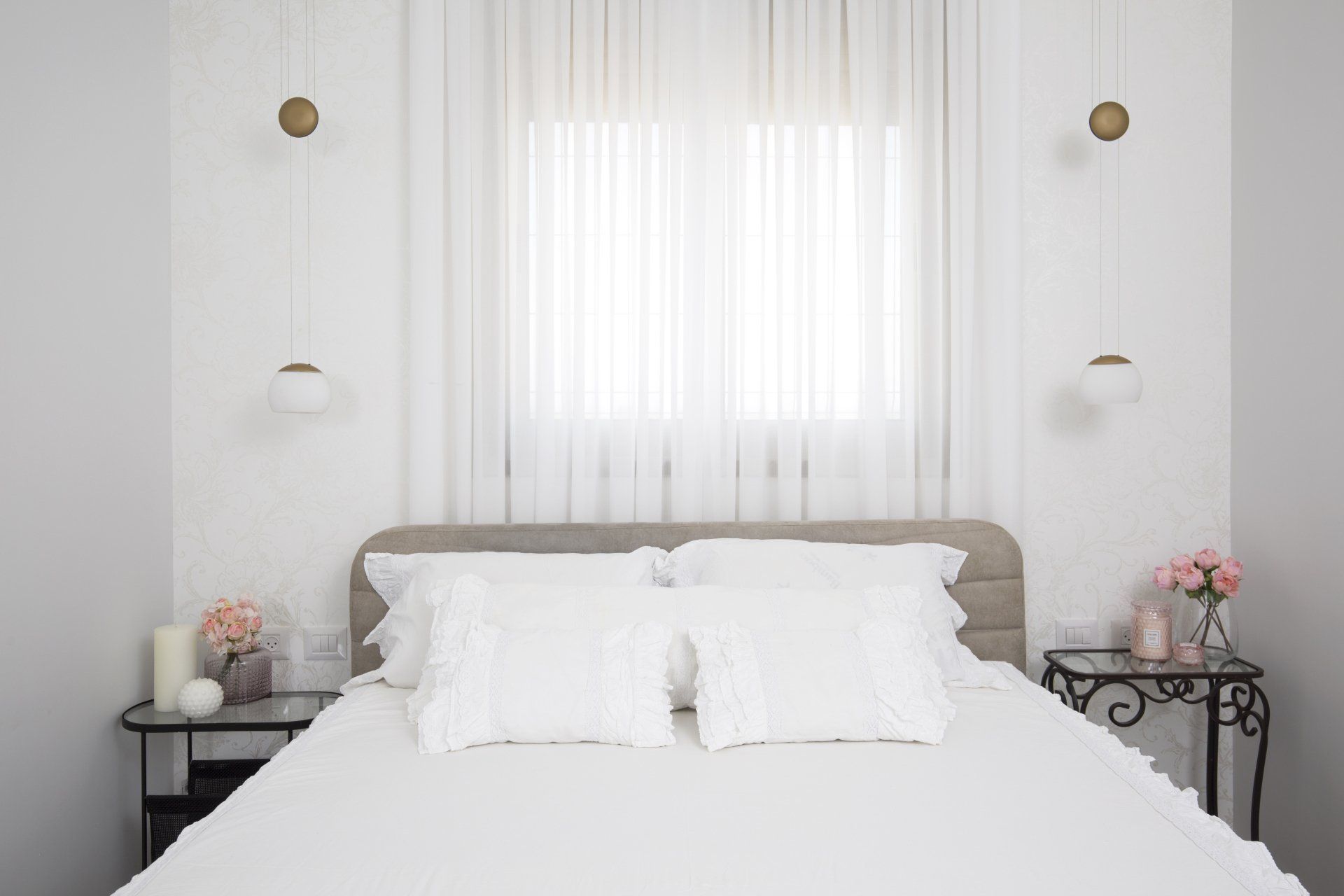 שיפוץ דירת קבלן, שיפוץ בית מלא. סלון, חדרי שינה, חדרי ילדים, חדרי הורים, אמבטיה ומקלחת. שילוב של רהיטים קיימים בעיצוב החדש שיפוץ קומפלט בעיצוב של מעצבת פנים ומלבישה בתים ג׳ני ויאליך jenyvstudio