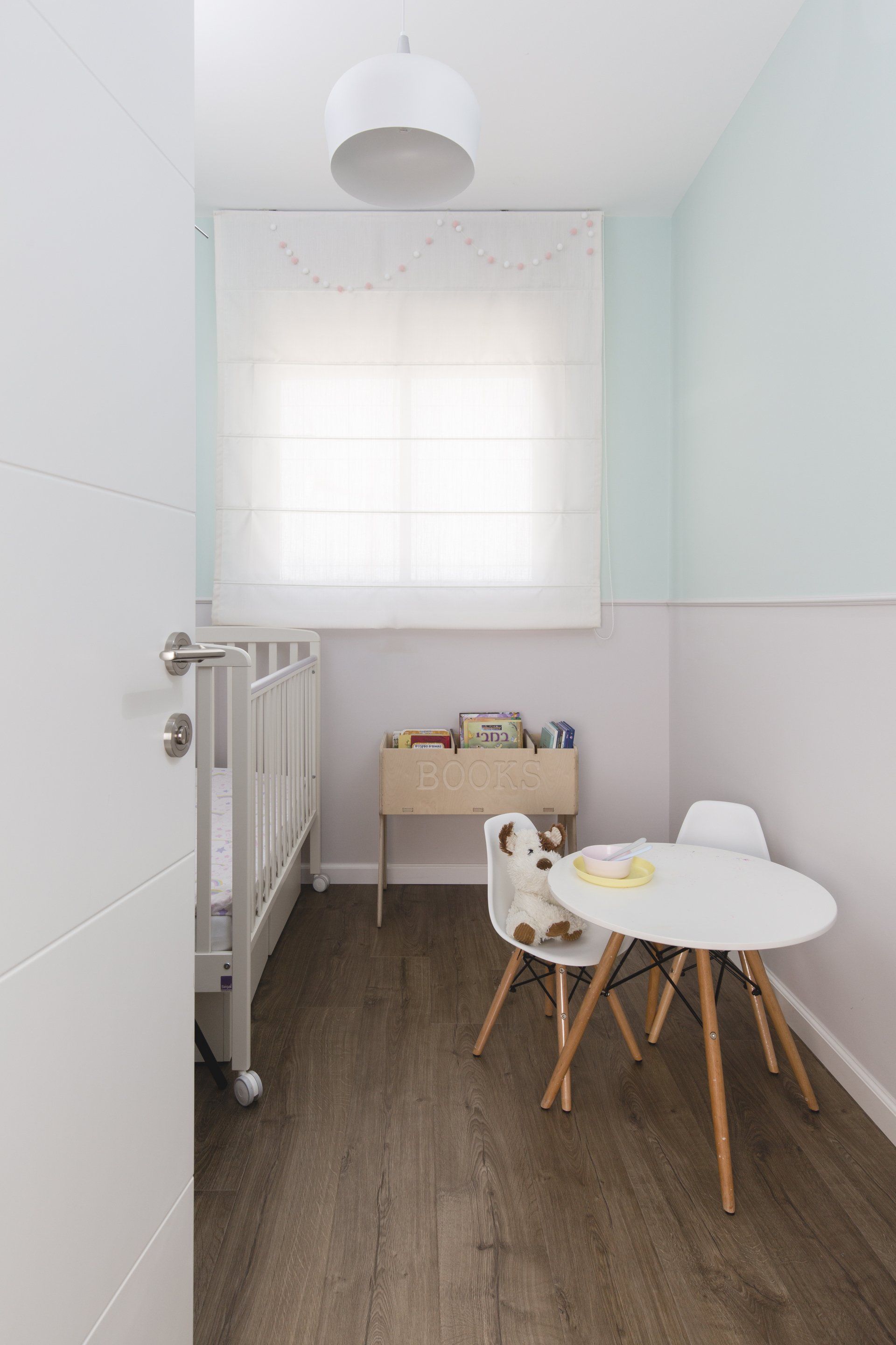 שיפוץ דירת קבלן, שיפוץ בית מלא. סלון, חדרי שינה, חדרי ילדים, חדרי הורים, אמבטיה ומקלחת. שילוב של רהיטים קיימים בעיצוב החדש שיפוץ קומפלט בעיצוב של מעצבת פנים ומלבישה בתים ג׳ני ויאליך jenyvstudio