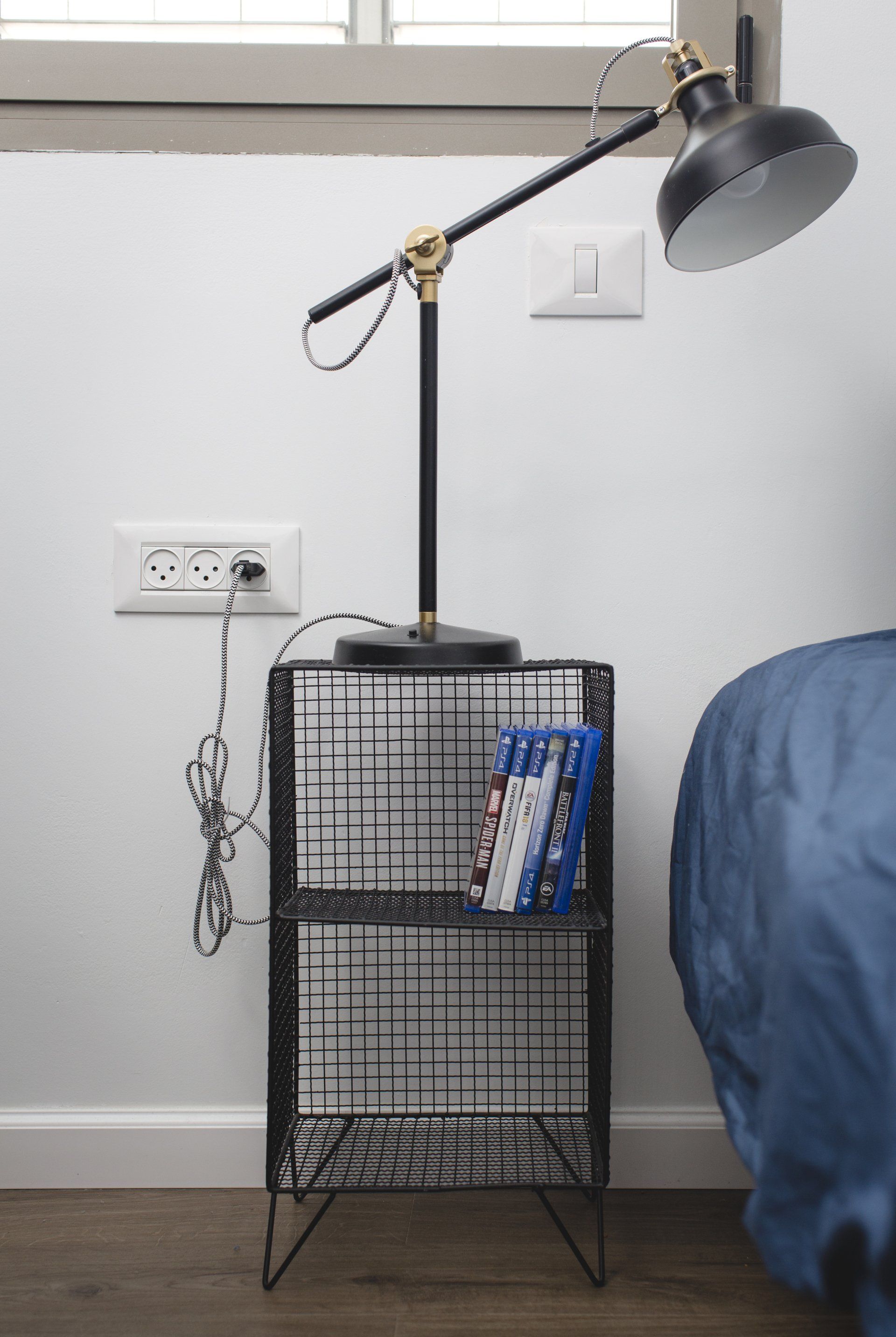 אלמנטים עיצוב בסגנון אינדסטריאל שיפוץ דירת קבלן, שיפוץ בית מלא. סלון, חדרי שינה, חדרי ילדים, חדרי הורים, אמבטיה ומקלחת. שילוב של רהיטים קיימים בעיצוב החדש שיפוץ קומפלט בעיצוב של מעצבת פנים ומלבישה בתים ג׳ני ויאליך jenyvstudio