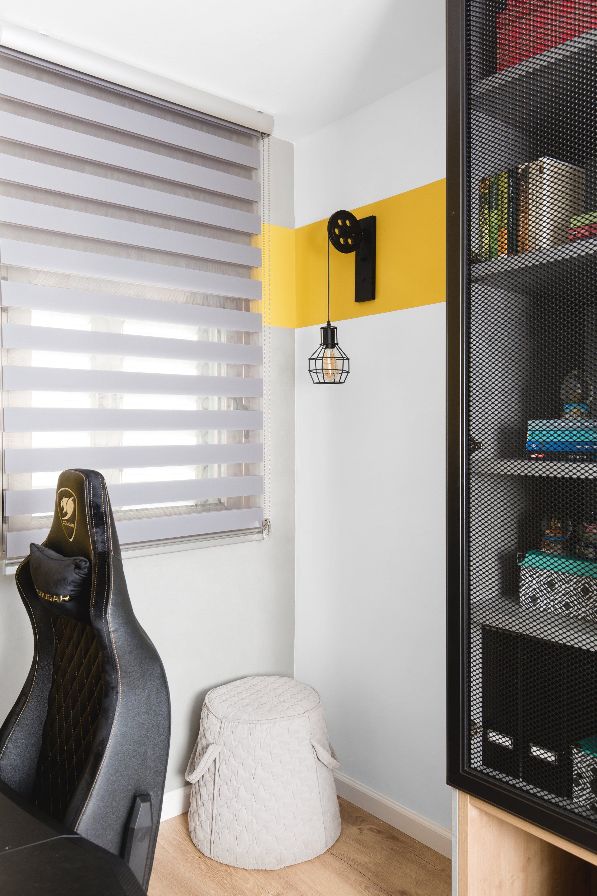 שולחן עבודה בחדר ילדים בעיצוב גיימרים