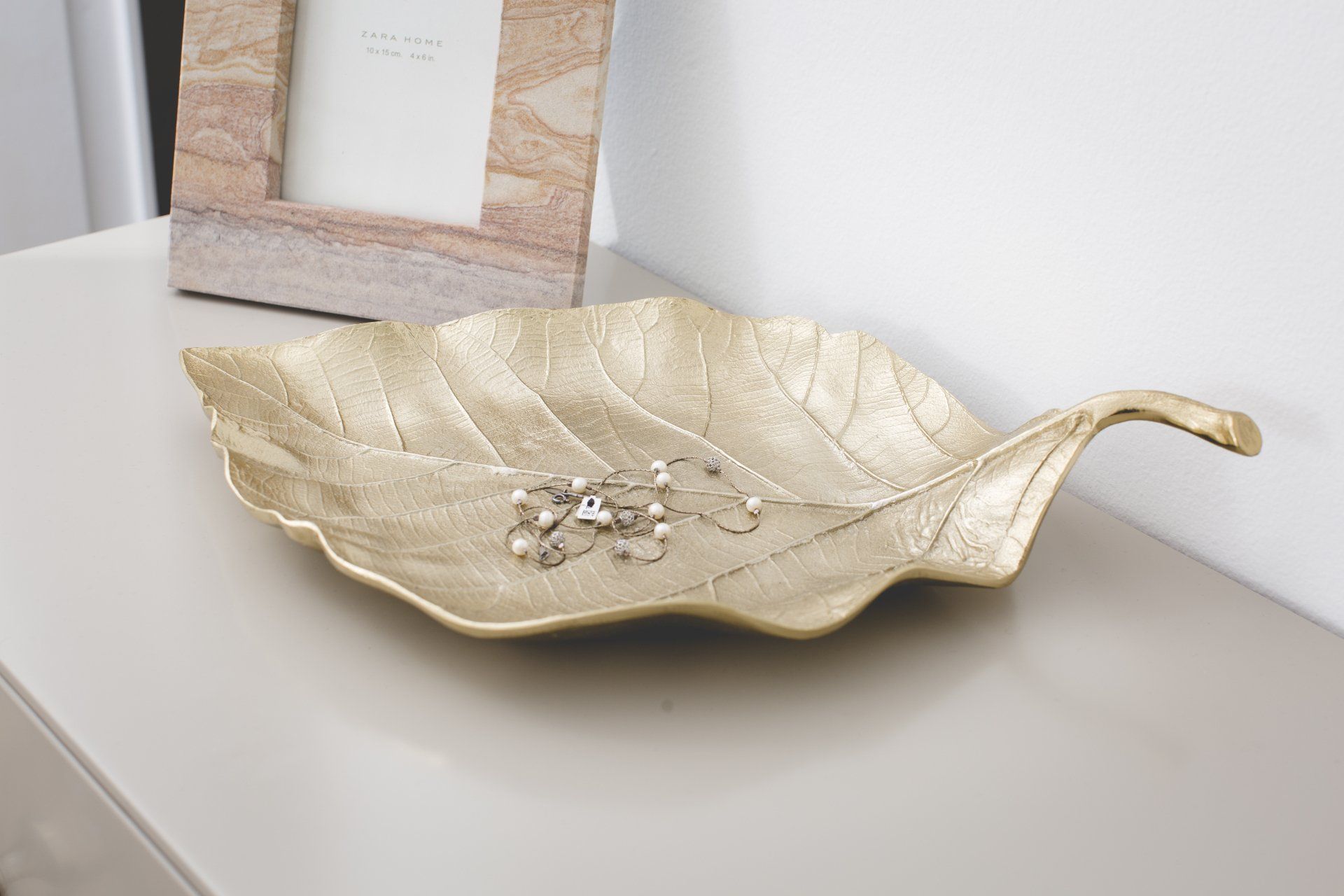 צלחת תכשיטים של עלה מוזהב