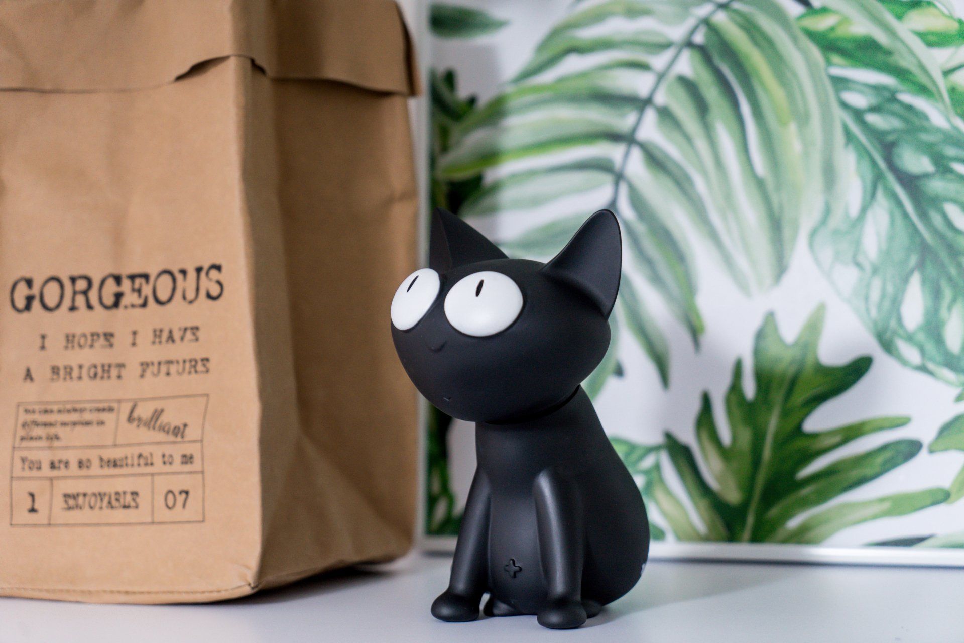 פסל של חתול קריקטורי