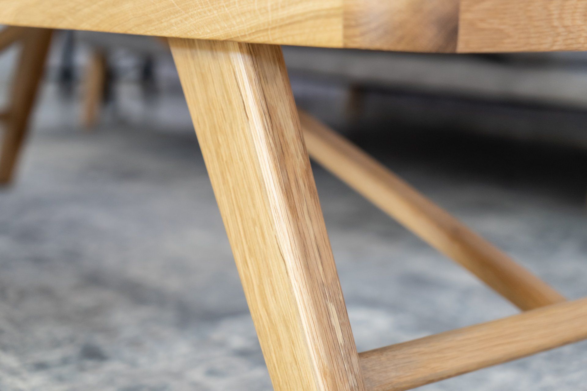 שולחן סלון מעץ מלא בעיצוב כפרי