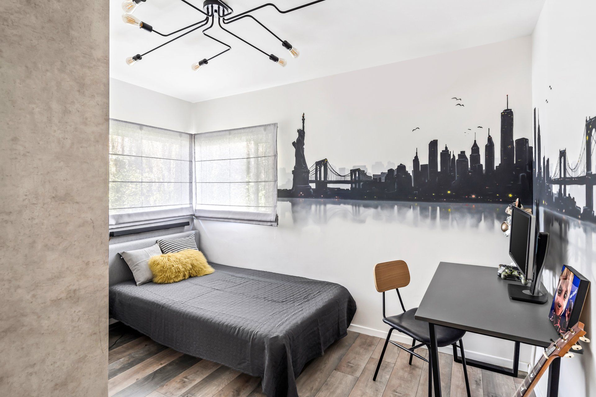 חדר של נער מתבגר בנושא נויורק עם טפט קיר של העיר