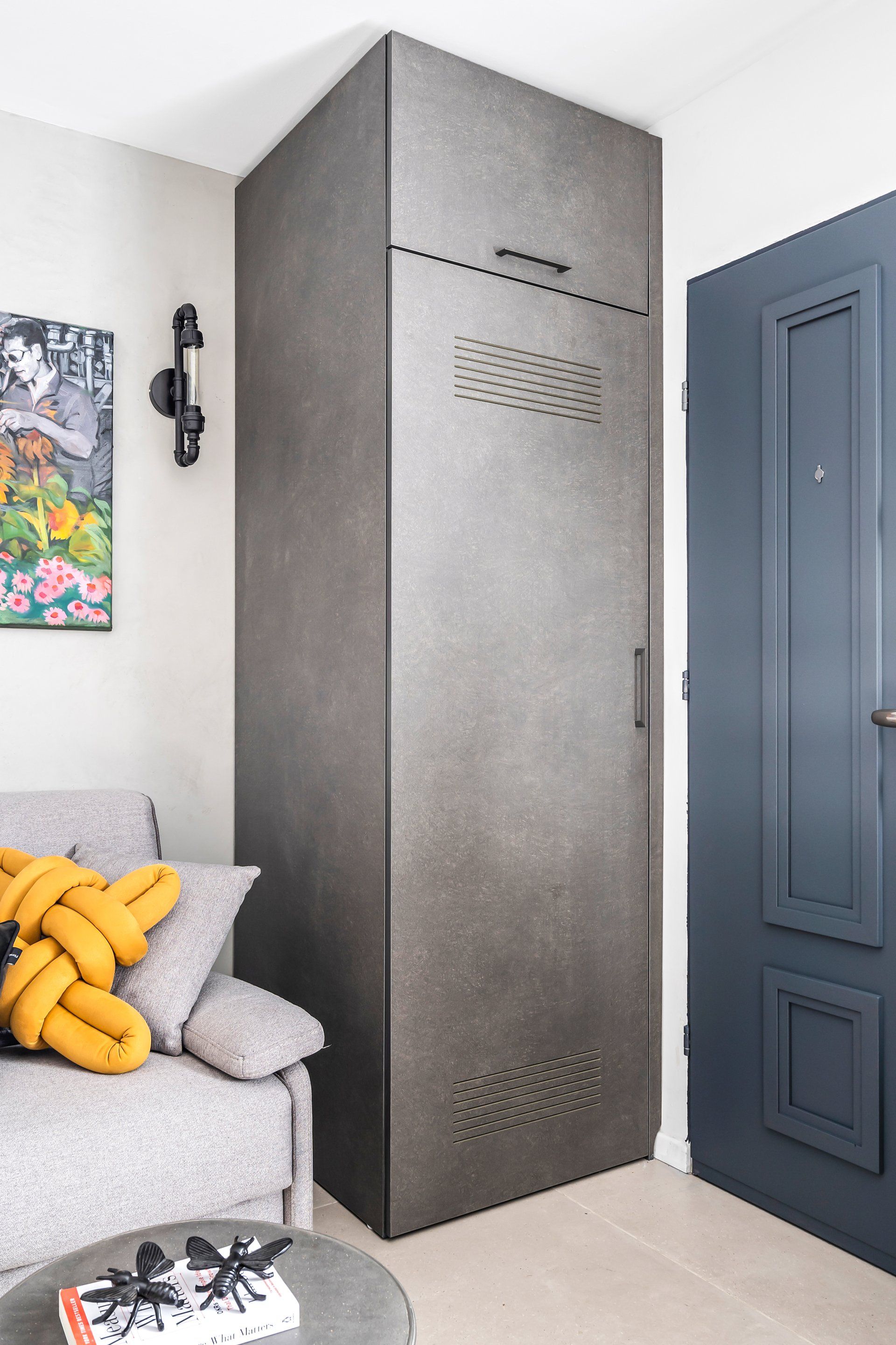 ארונית צרה וארוכה