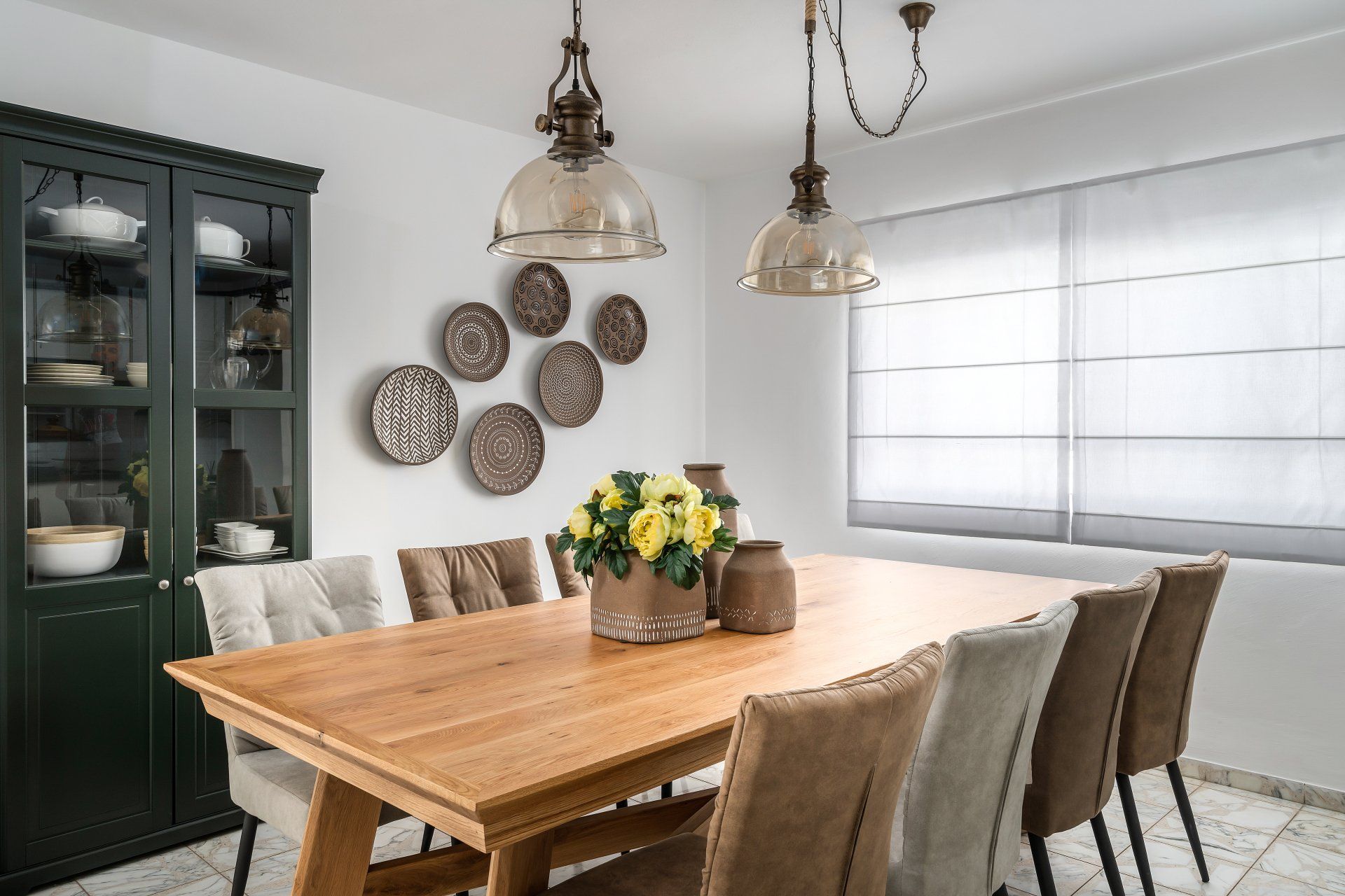 שולחן פינת אוכל בבית שעיצבה ג'ני ויאליך