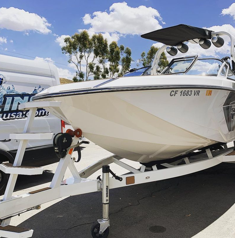 A boat with a license plate that says cf 1833 va