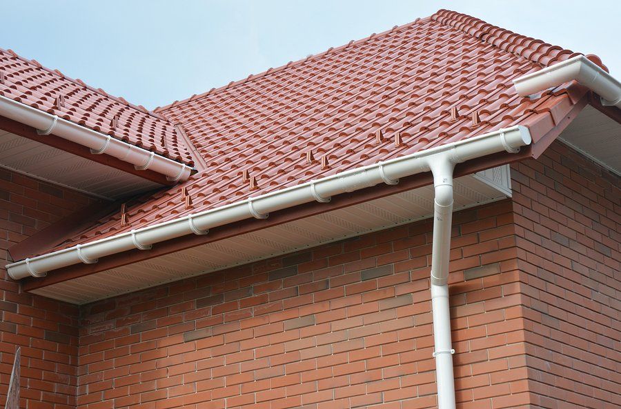 house with unconnected roof gutter