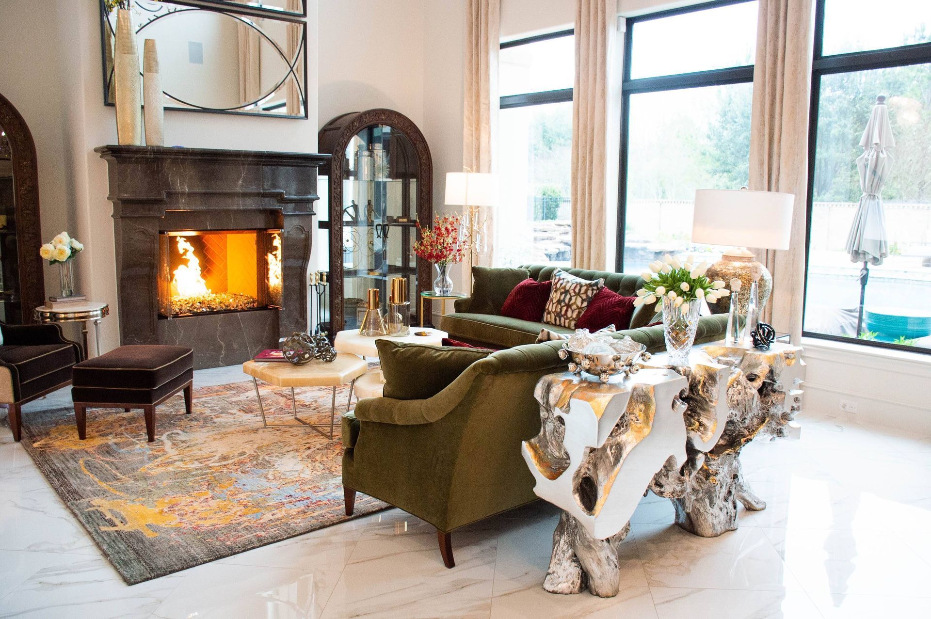 A living room filled with furniture and a fireplace.