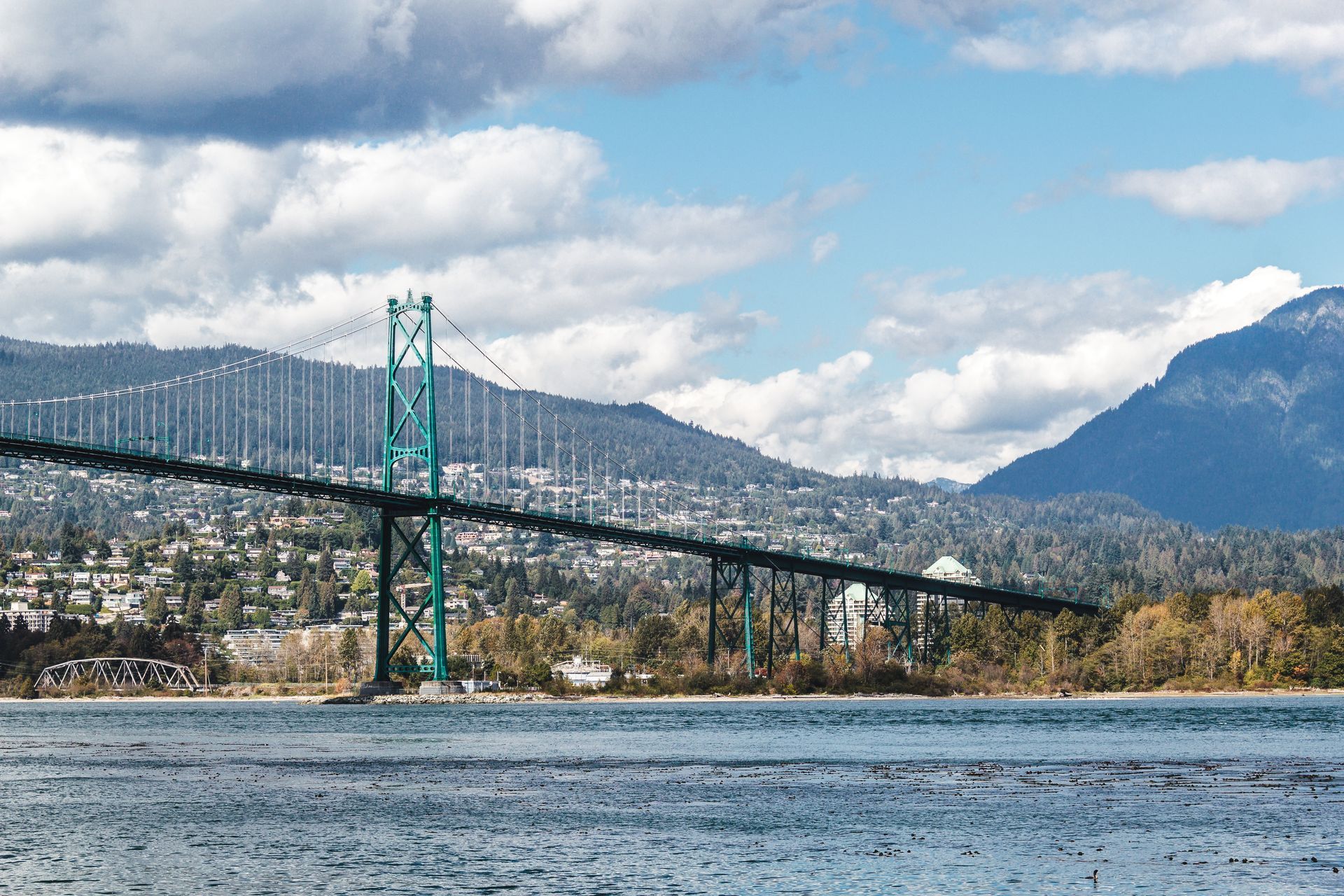 Lion's gate bridge connecting Downtown Vancouver to West Vancouver