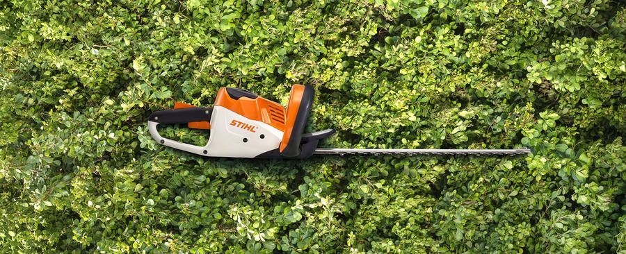Hedge Trimmers into the Grass | Moonah, Tas | Stihl Moonah