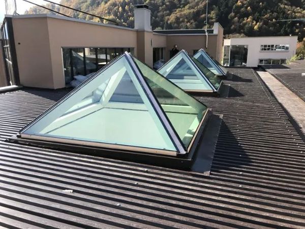 Lucernario piramidale in vetro
