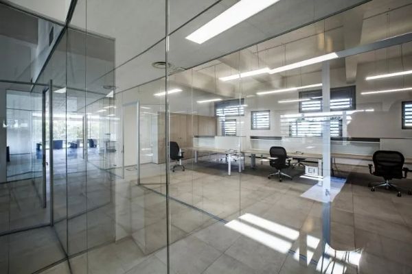 Pareti divisorie in vetro