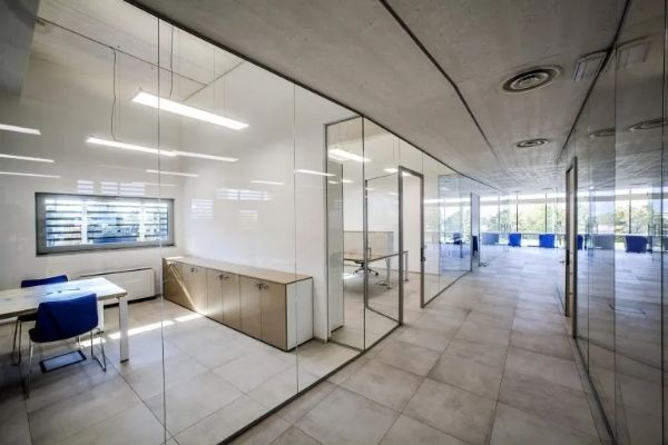 Pareti divisorie in vetro