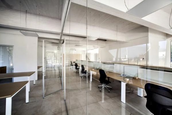 Pareti divisorie in vetro