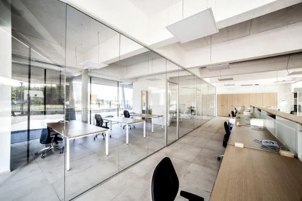 Pareti divisorie in vetro