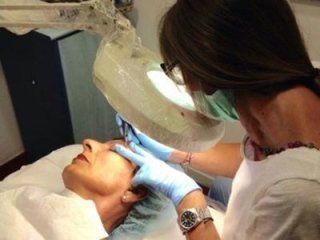 Applicazione trucco semipermanente