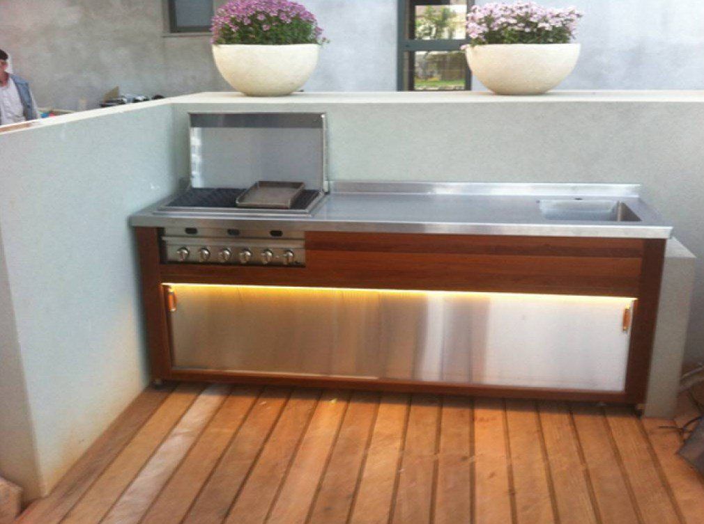 מטבח חיצוני נירוסטה ועץ