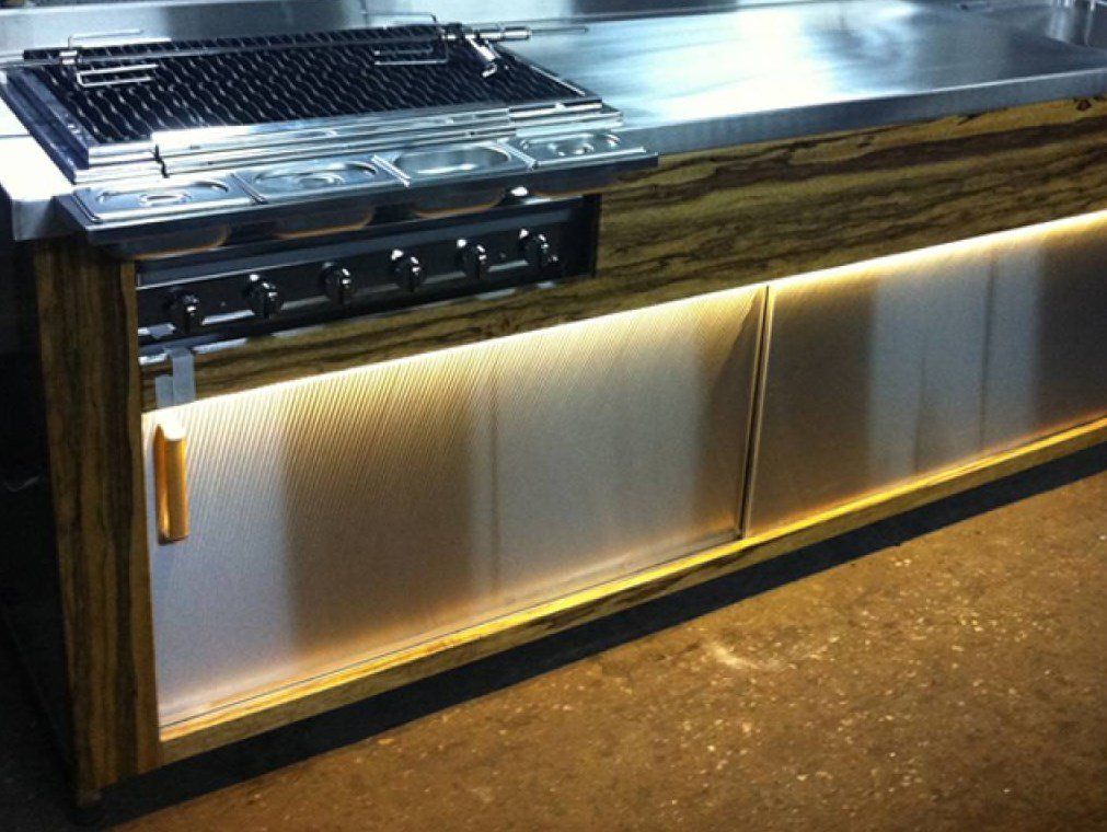 מטבח חוץ משולב תאורה