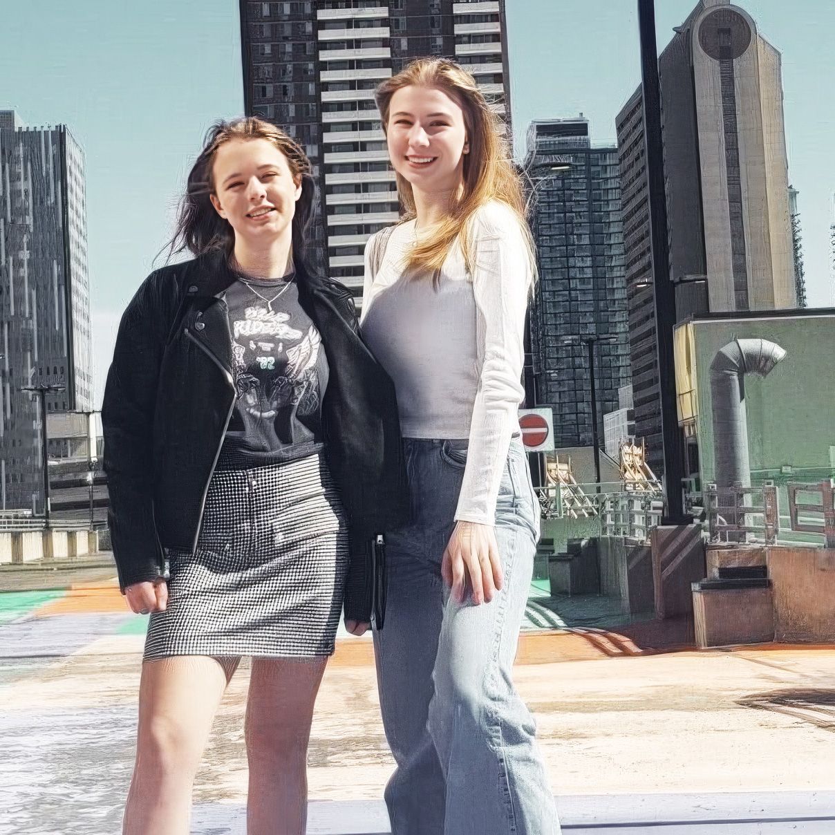 Twee vriendinnen downtown in Canada