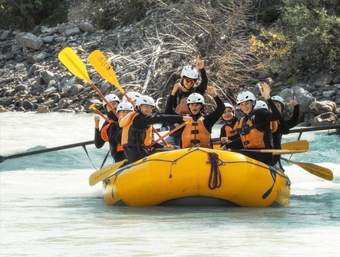 Groep vrienden raften in Canada