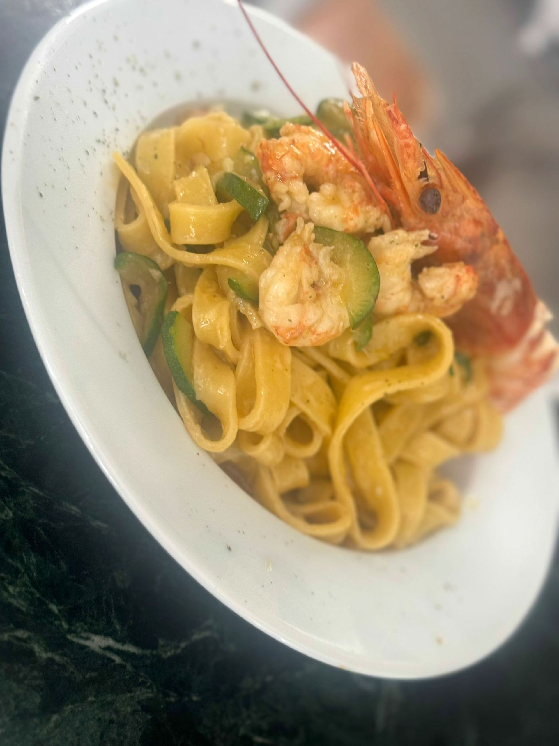 Tagliatelle con gamberi e zucchine