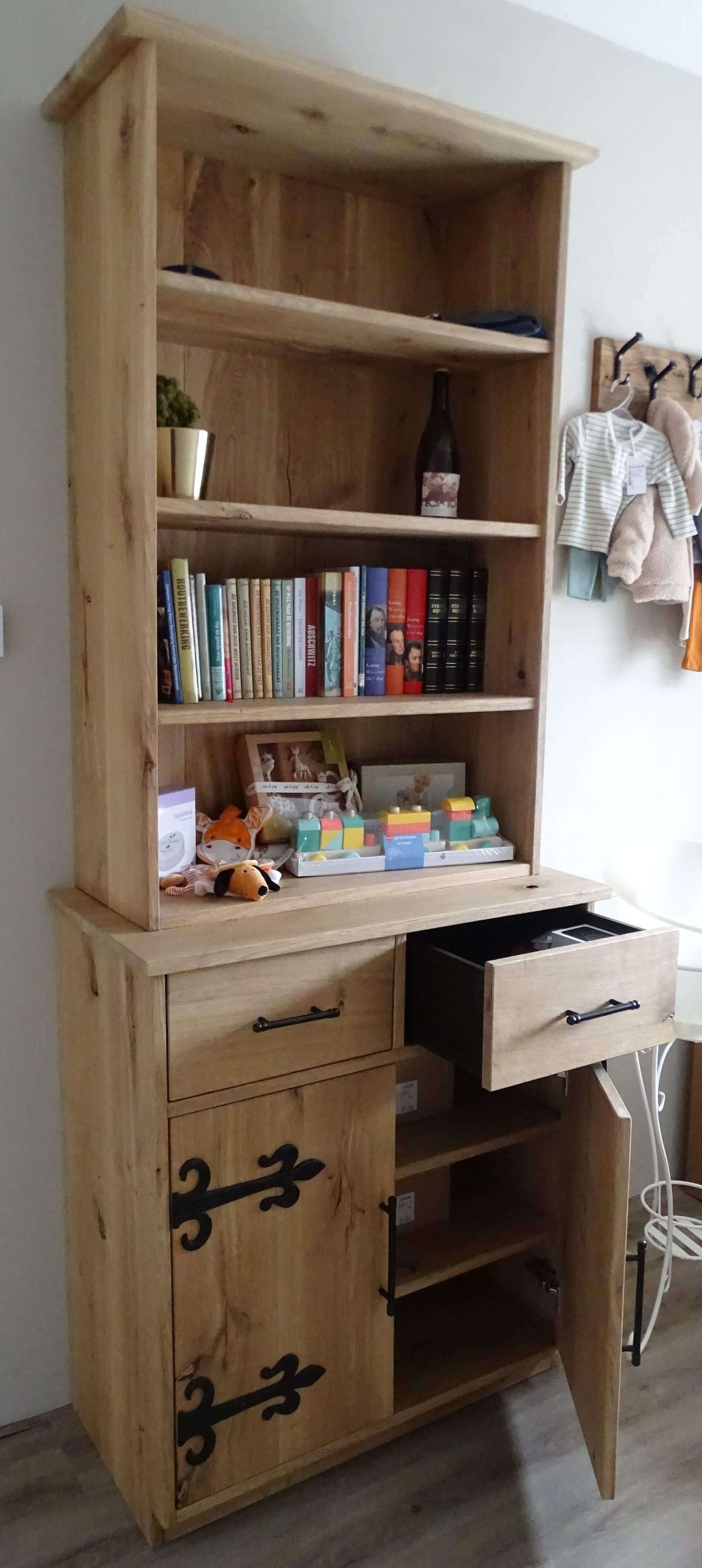Maatwerk eiken boekenkast
