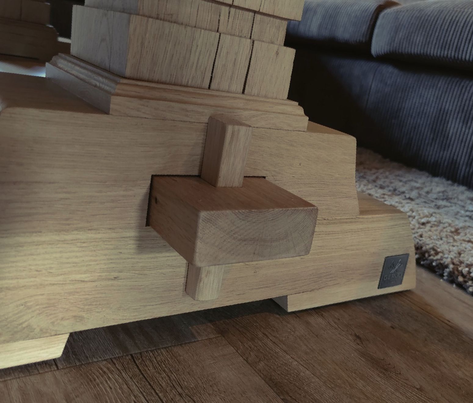 Kloostertafel met oude verbinding