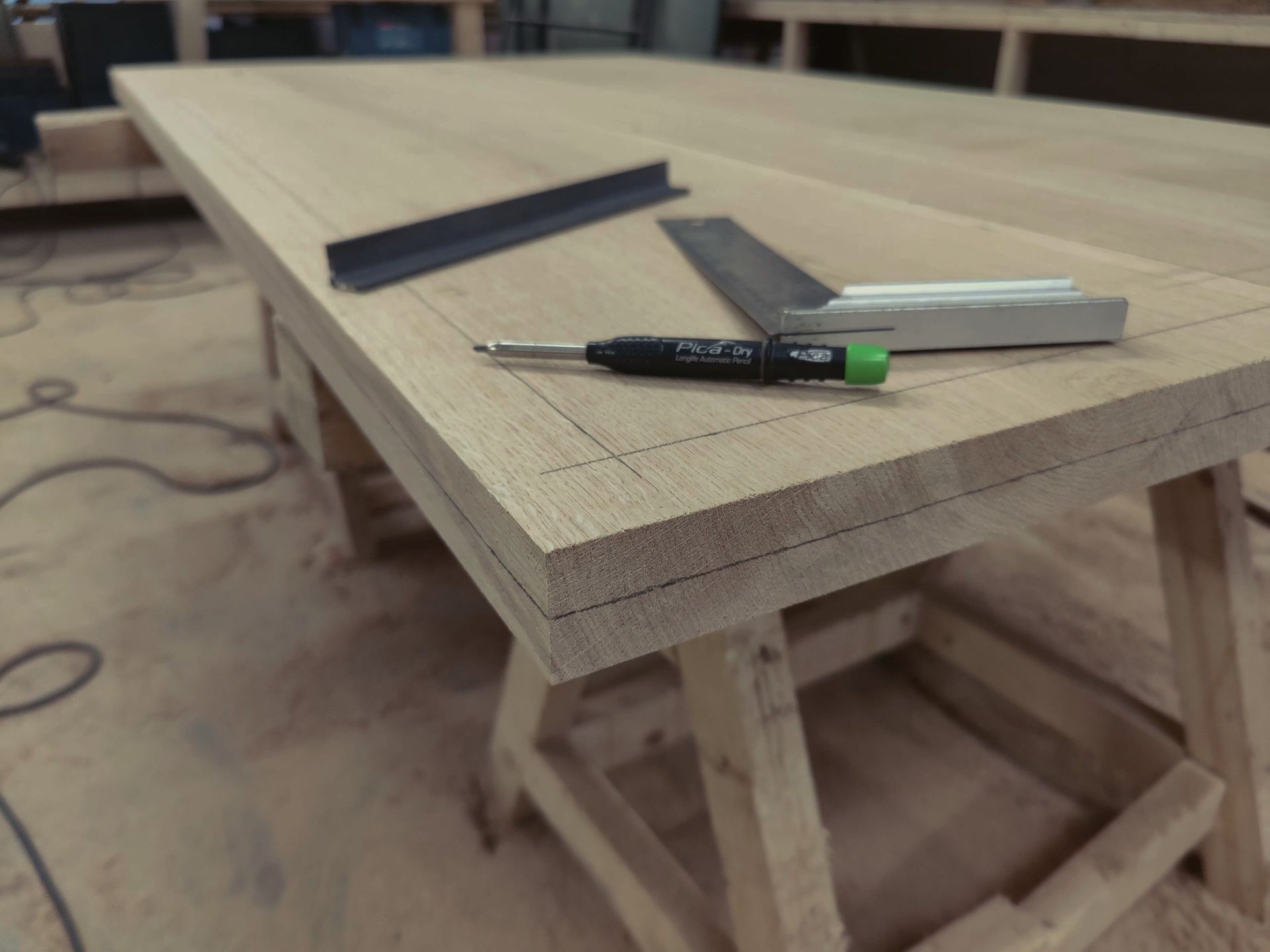 Maken van maatwerk eiken houten tafels van den Bijlen - Meubelmakerij