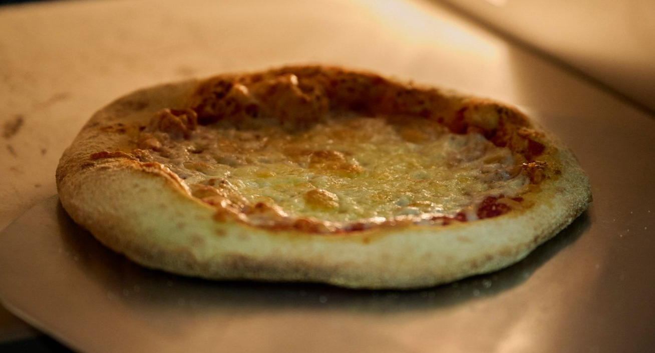 wholesale par baked sauce and cheese pizza for kitchens