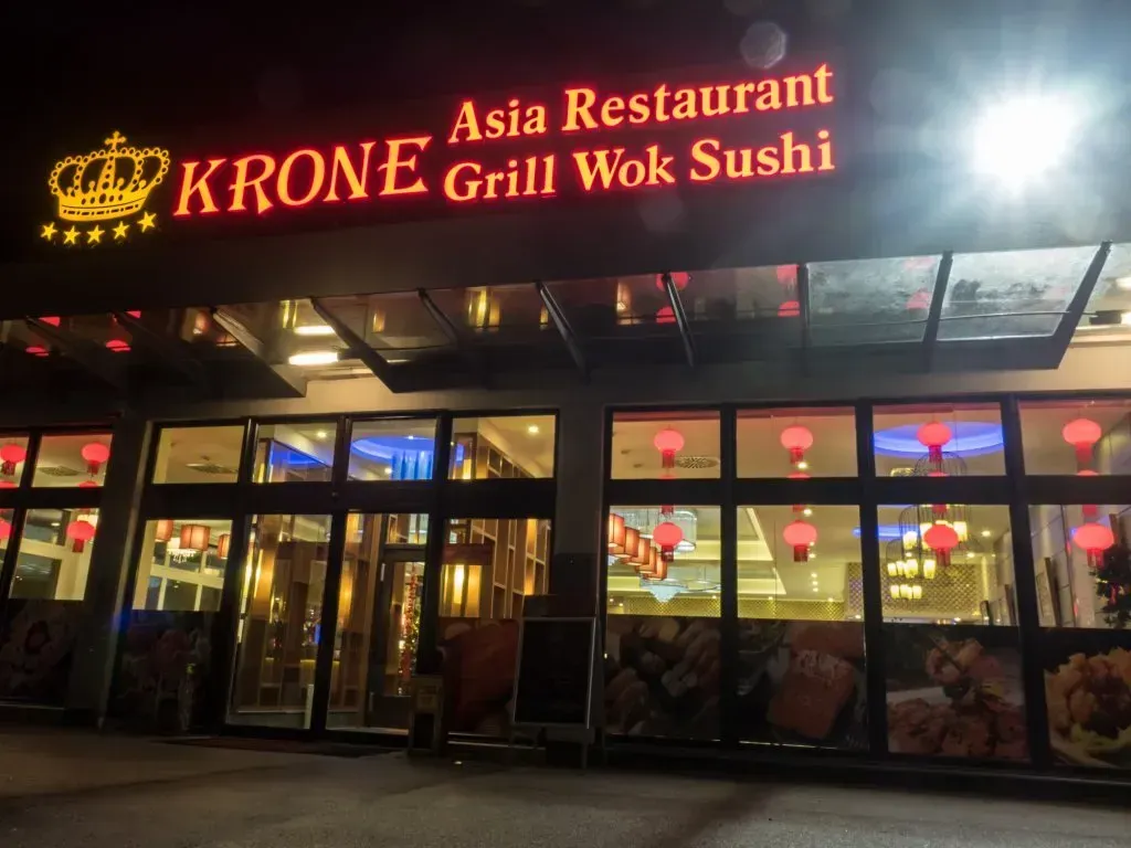das krone asia restaurant grill wok sushi in der nacht