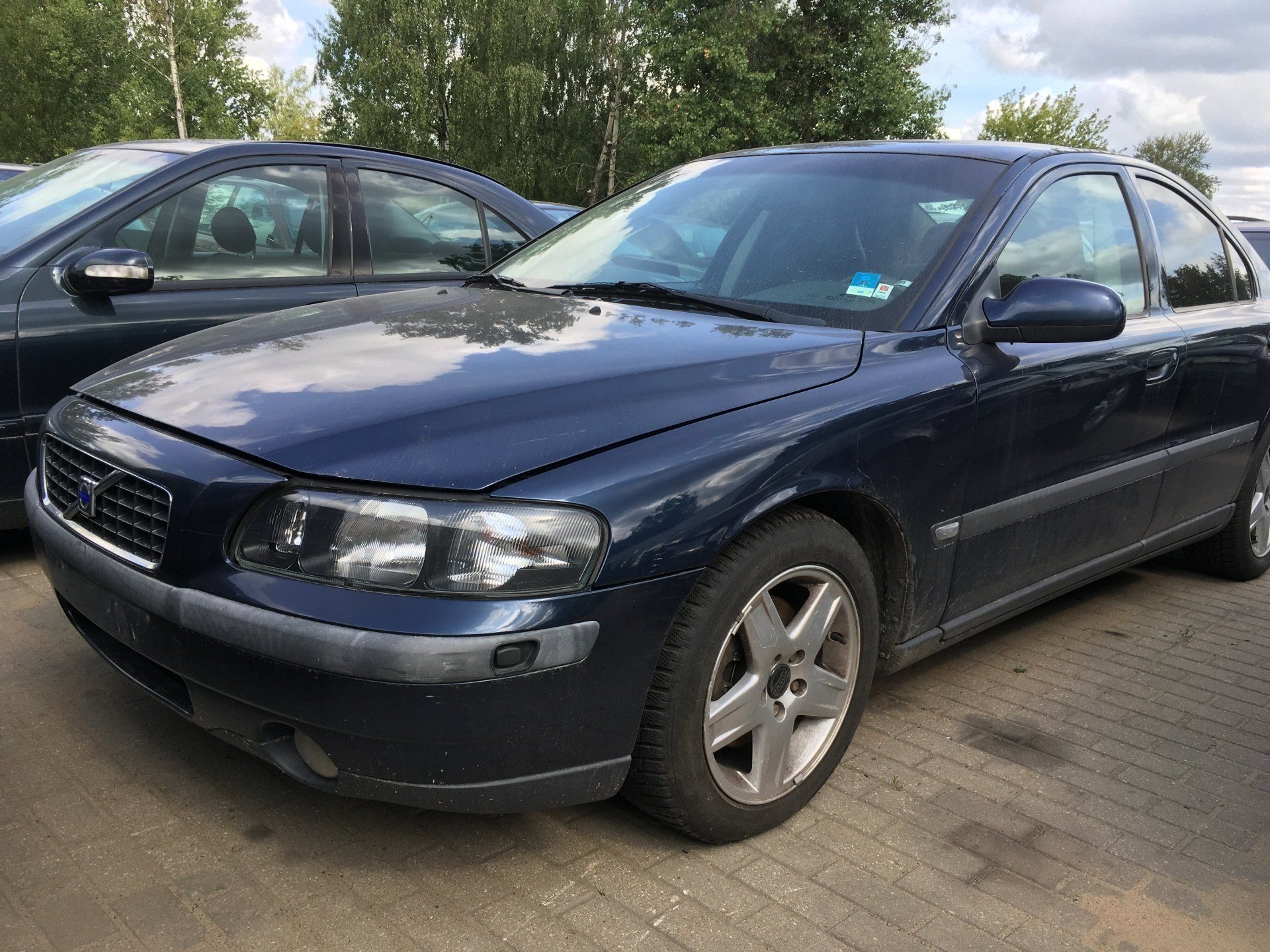 Volvo s60 melnā krāsā